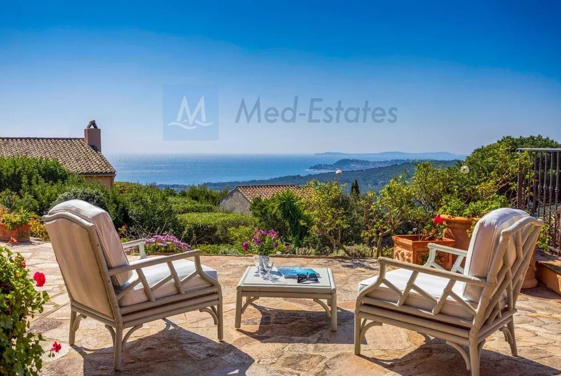 Villa in La Croix-Valmer, Provence-Alpes-Côte d'Azur, France 4 - 17481176