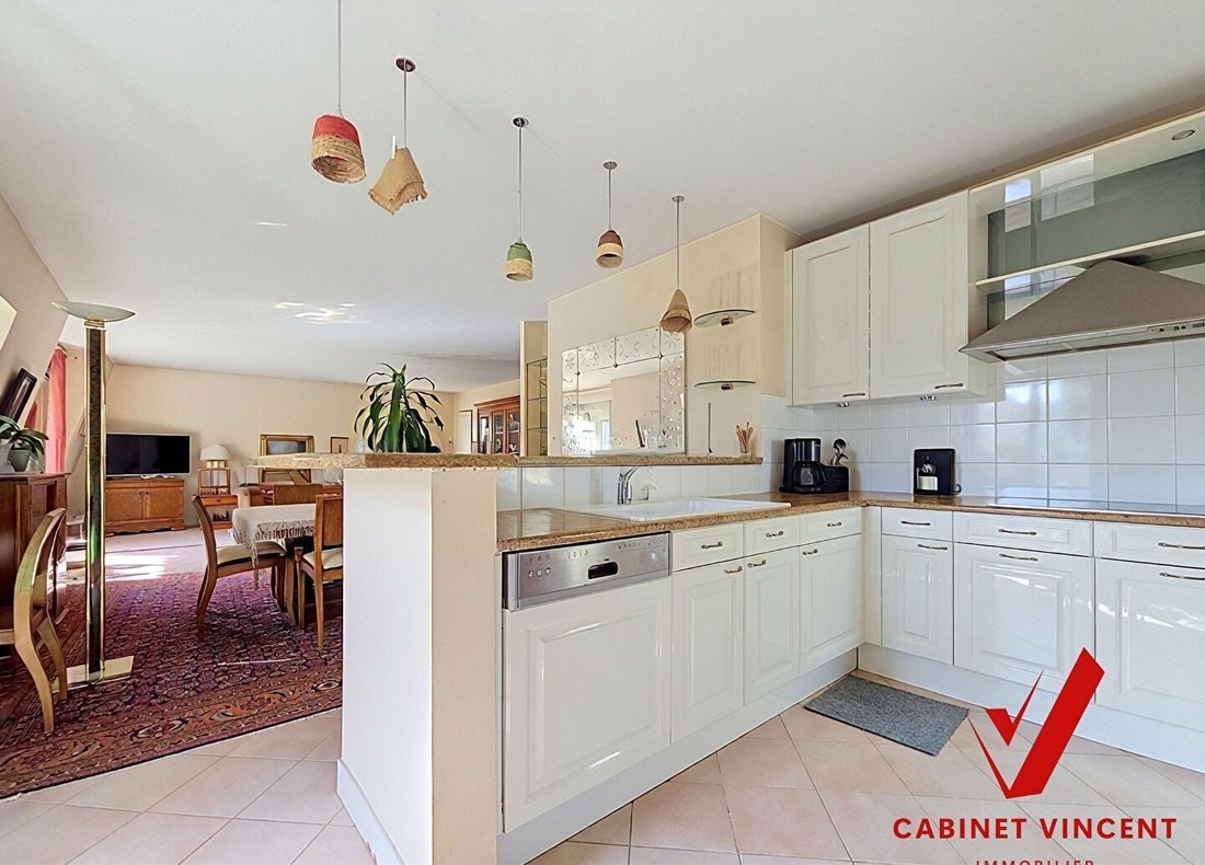 Apartment in Souvenir Français, La Garenne-Colombes, France 4 - 18940480