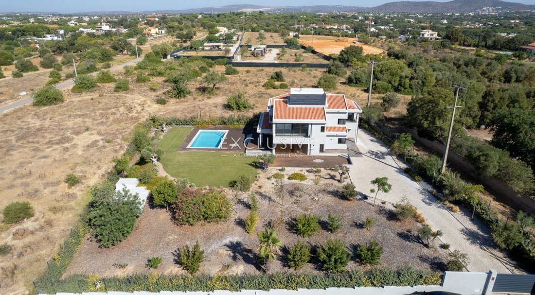 Villa in Quarteira, Algarve, Portugal 1 - 14961462