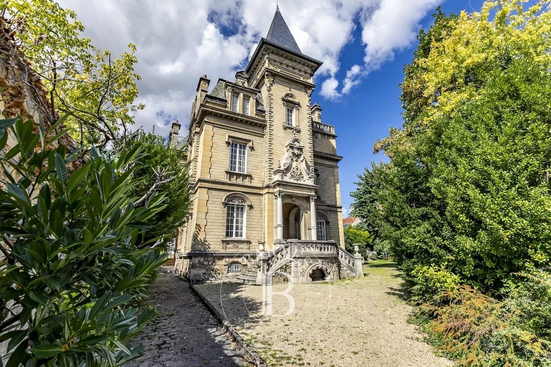 House in Compiegne, Hauts-de-France, France 1 - 18940391