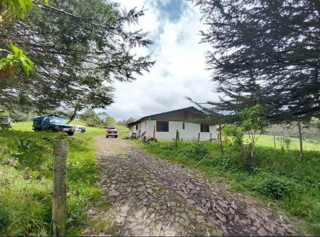 Farm Ranch in Sangolqui, Pichincha, Ecuador 1 - 18941465
