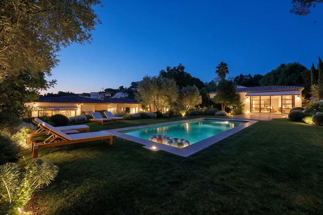 Villa in Mougins, Provence-Alpes-Côte d'Azur, France 1 - 18940544