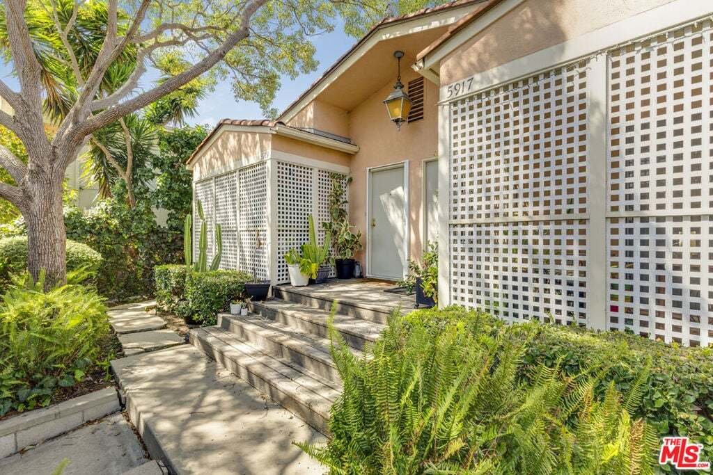 Los Angeles, California, United States 5 - 18942135