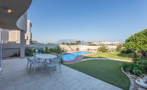 Country House in Bloubergstrand, Blaauwberg, Cape Town 1
