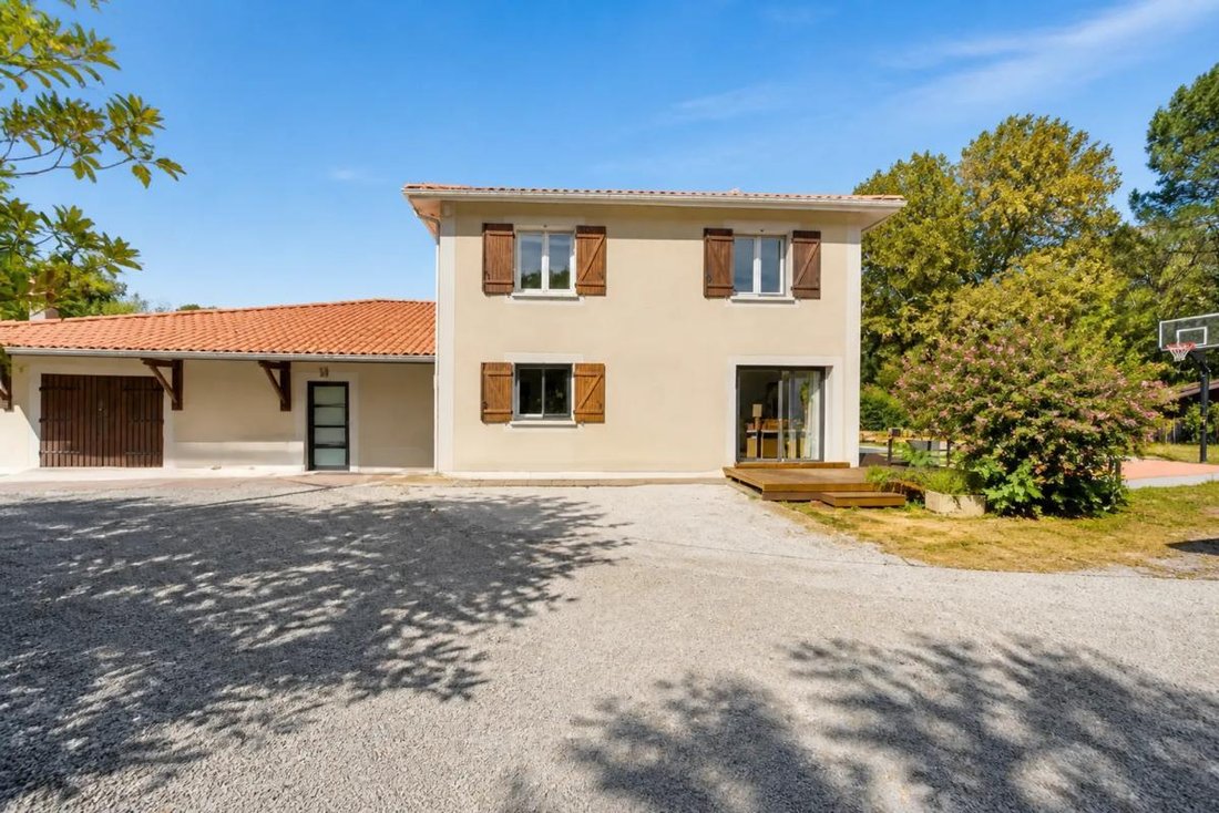 House in Saint-Selve, Nouvelle-Aquitaine, France 1 - 18927063