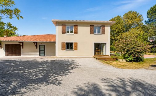 House in Saint-Selve, Nouvelle-Aquitaine, France 1