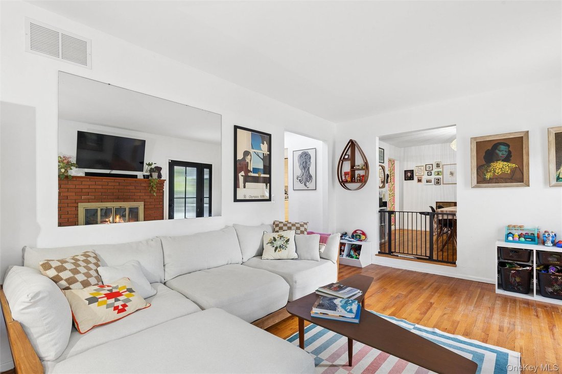 House in Shirley, New York, United States 4 - 18943690