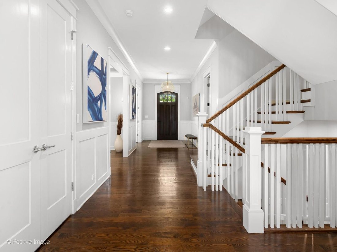 House in Elmhurst, Illinois, United States 2 - 18943114