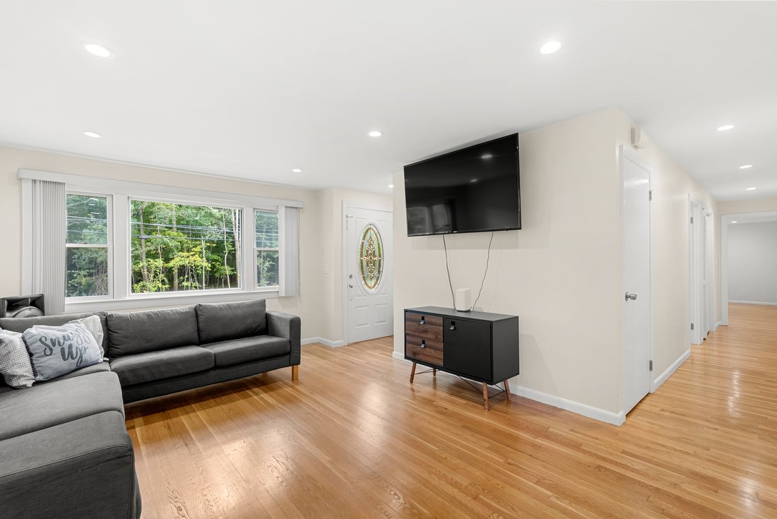 House in Medway, Massachusetts, United States 4 - 18939226