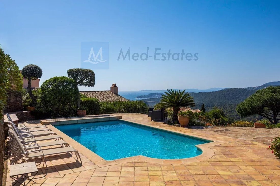 Villa in La Croix-Valmer, Provence-Alpes-Côte d'Azur, France 3 - 17481176
