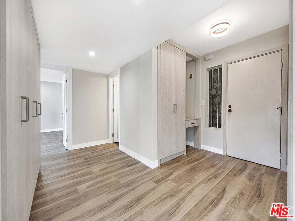 Condo in Glendale, California, United States 5 - 18942183