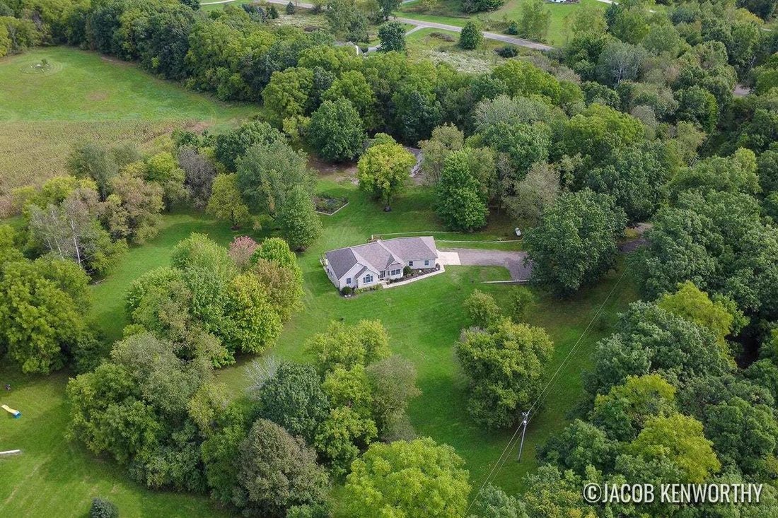 House in Lowell, Michigan, United States 5 - 18943430