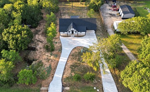 House in Pinehurst, Texas, United States 1