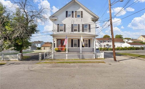 Condo in Bristol, Rhode Island, United States 1