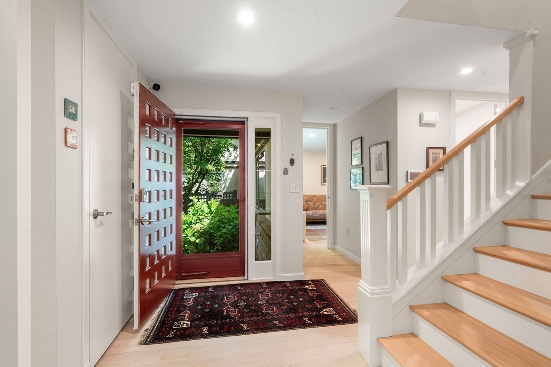 Townhouse in Newton, Massachusetts, United States 2 - 18941146