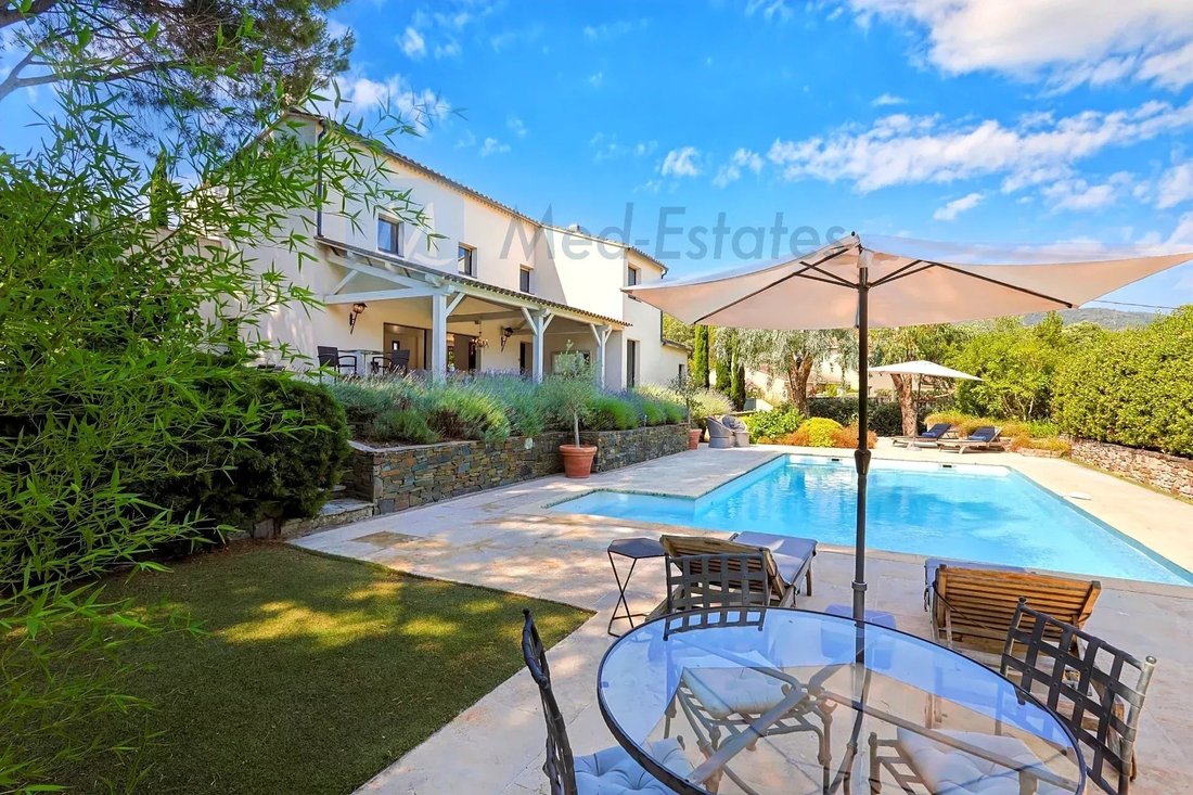 Villa in Le Plan-de-la-Tour, Provence-Alpes-Côte d'Azur, France 1 - 15894389