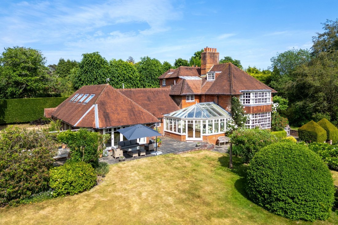 House in Hammer, Beacon Hill, England 1 - 18940380