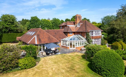 House in Hammer, Beacon Hill, England 1