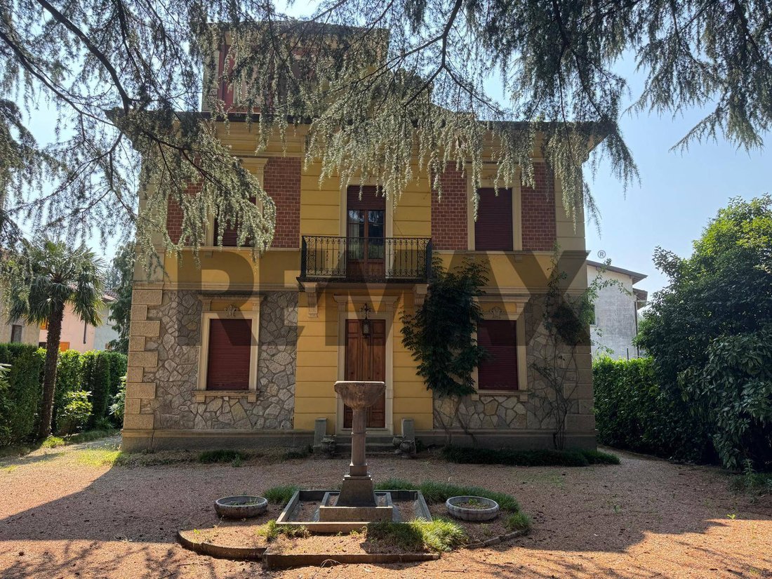 Villa in Viggiù, Lombardy, Italy 2 - 18945104