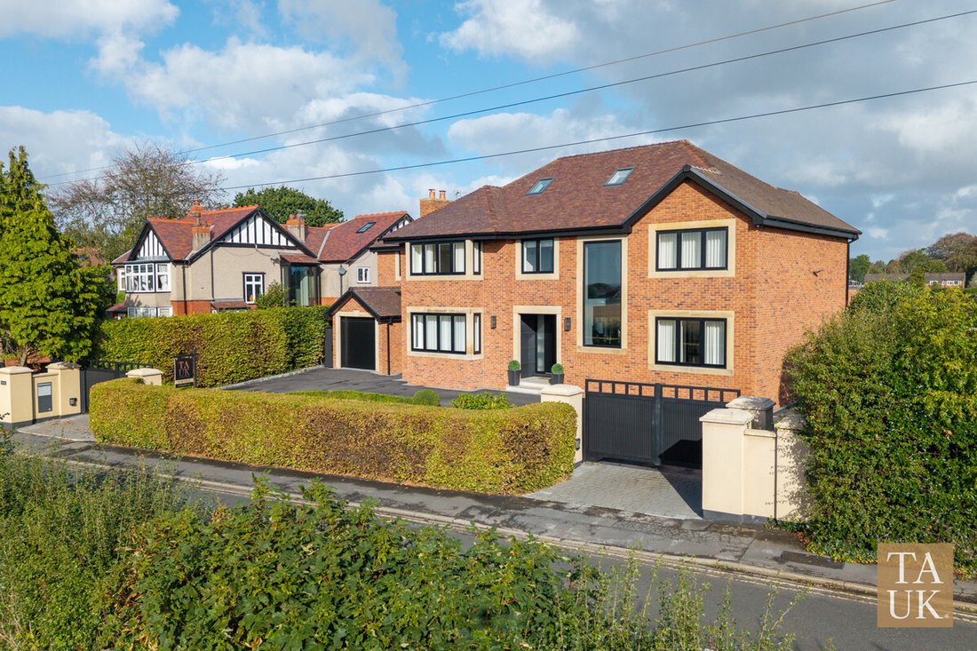 House in Aughton, England 1 - 18944049