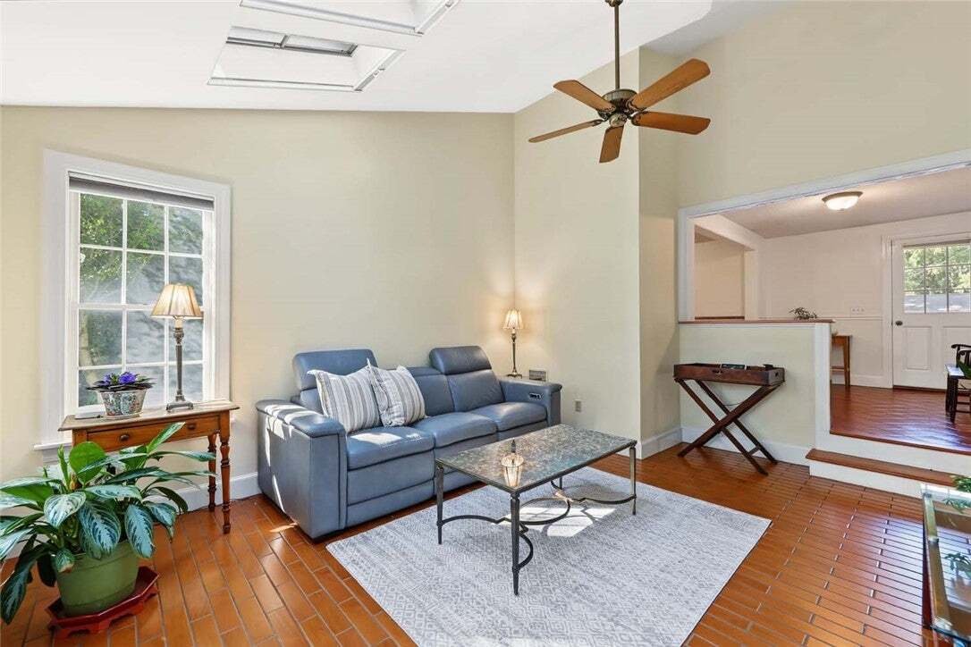 House in Barrington, Rhode Island, United States 4 - 18942035
