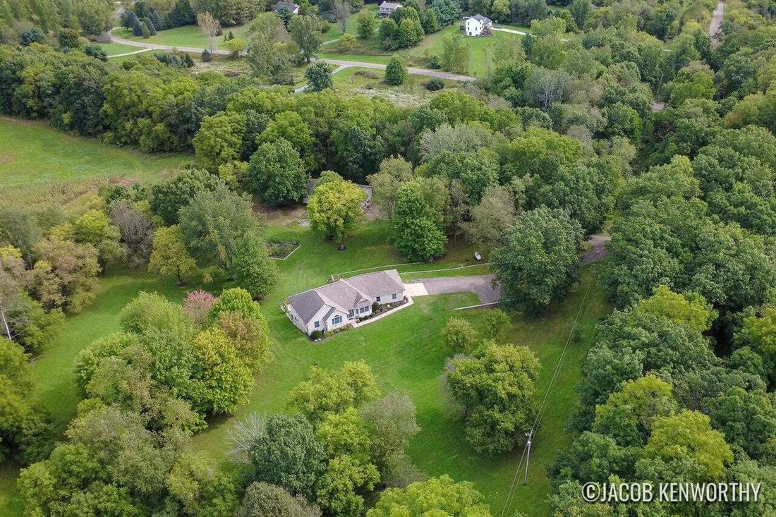 House in Lowell, Michigan, United States 3 - 18943430