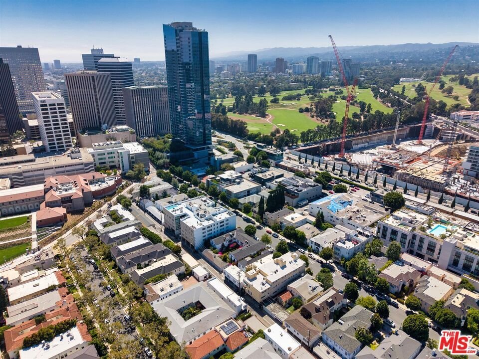 Beverly Hills, California, United States 5 - 18942143
