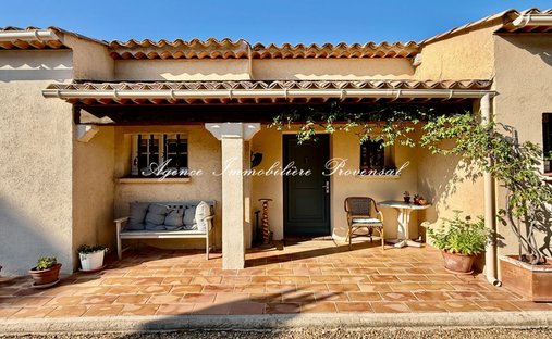 Villa in Ville-Les Saquedes-Le Bouillonnet, Sainte-Maxime, France 1