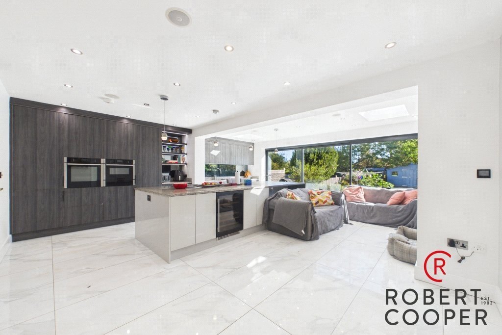 House in Eastcote, Hillingdon, England 2 - 18942215