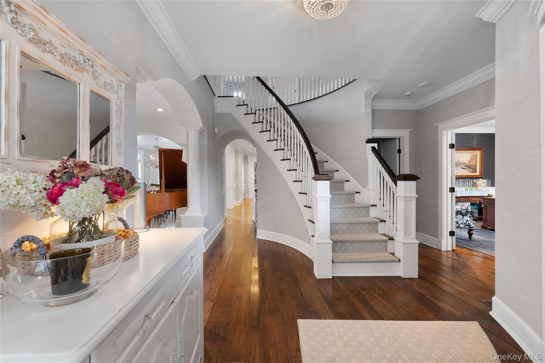 House in West Islip, New York, United States 5 - 18939472