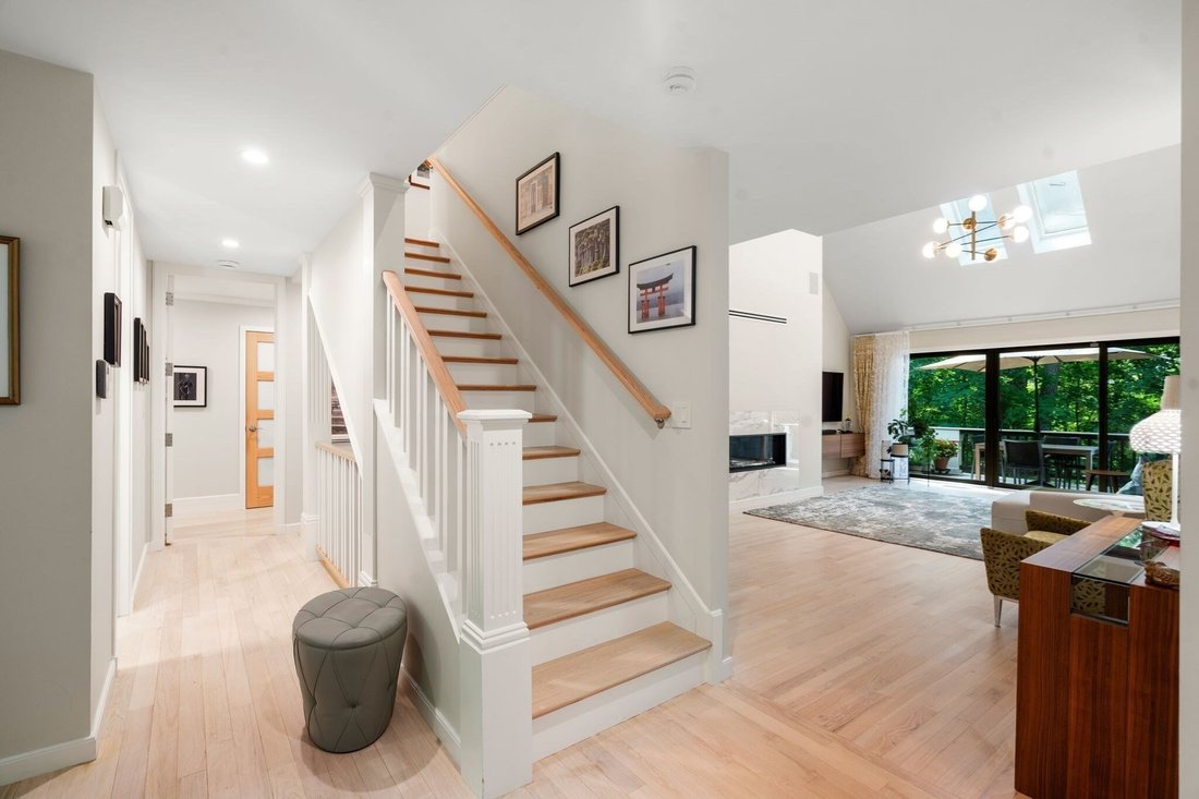 Townhouse in Newton, Massachusetts, United States 3 - 18941146