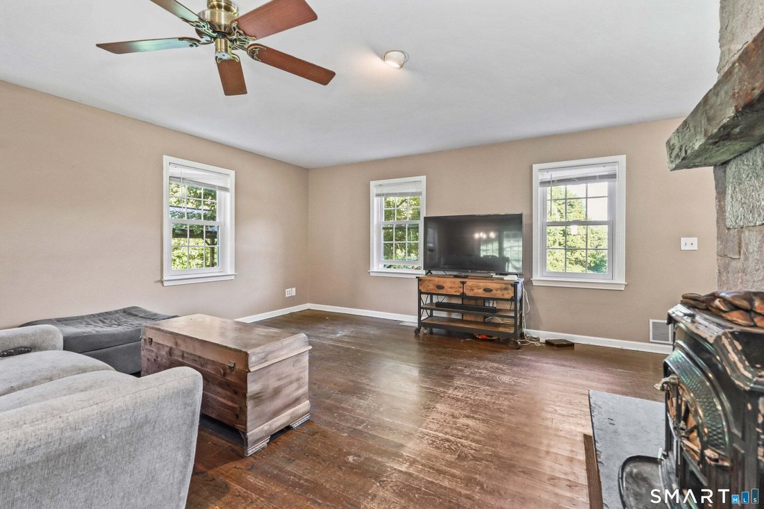 House in Woodbury, Connecticut, United States 4 - 18939318