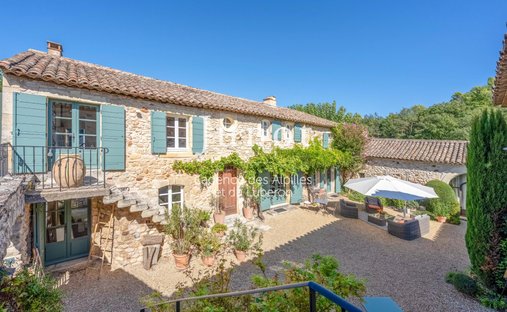 Country House in Goult, Provence-Alpes-Côte d'Azur, France 1