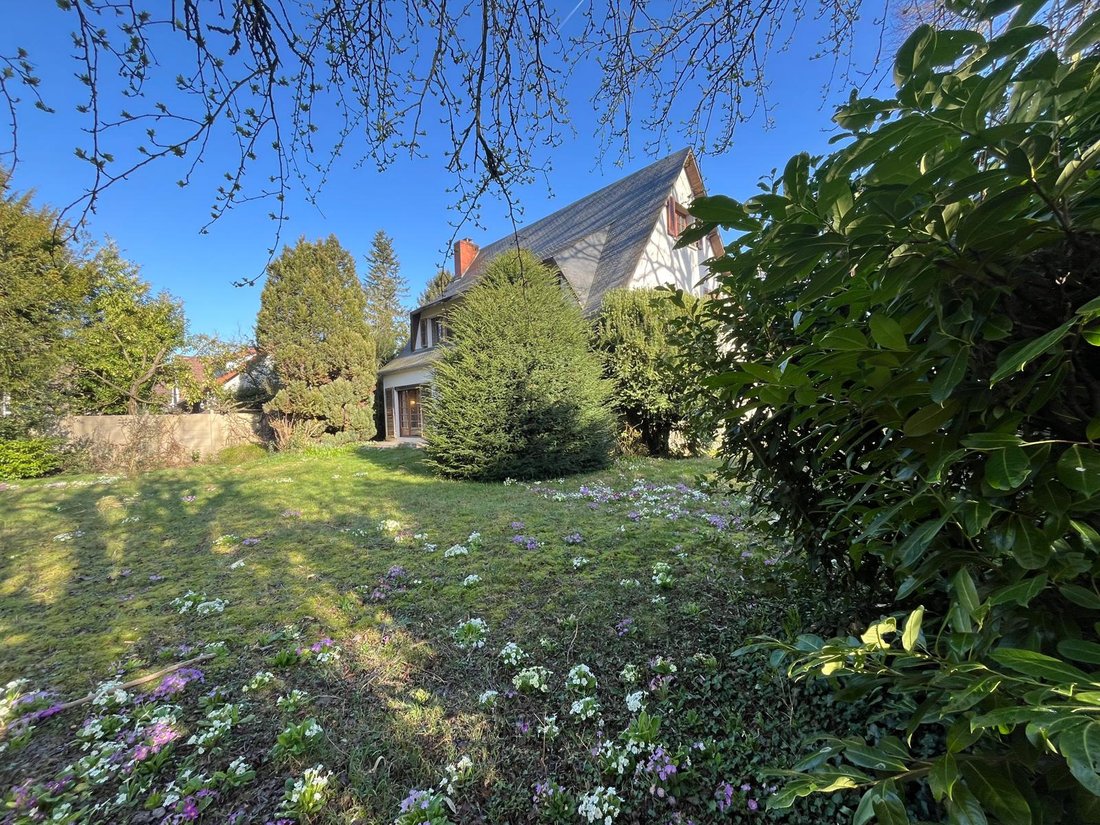 House in Côte Saint Louis, Garches, France 4 - 18940344