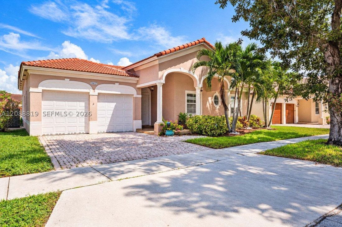 House in Miami, Florida, United States 1 - 18943084