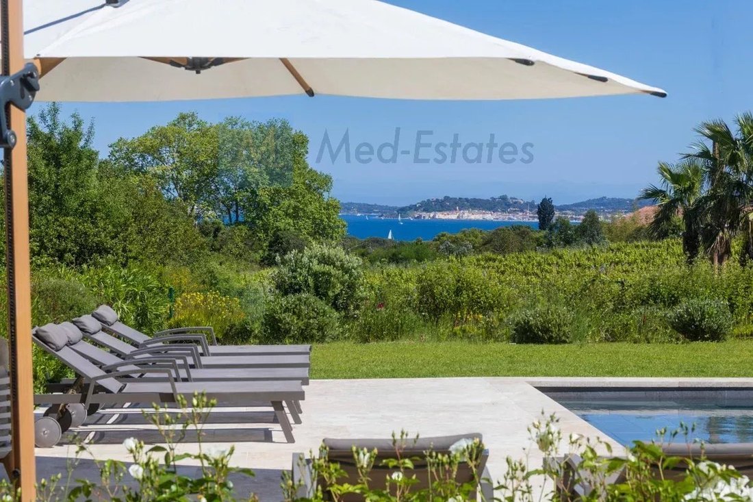 Villa in Grimaud, Provence-Alpes-Côte d'Azur, France 1 - 17796339