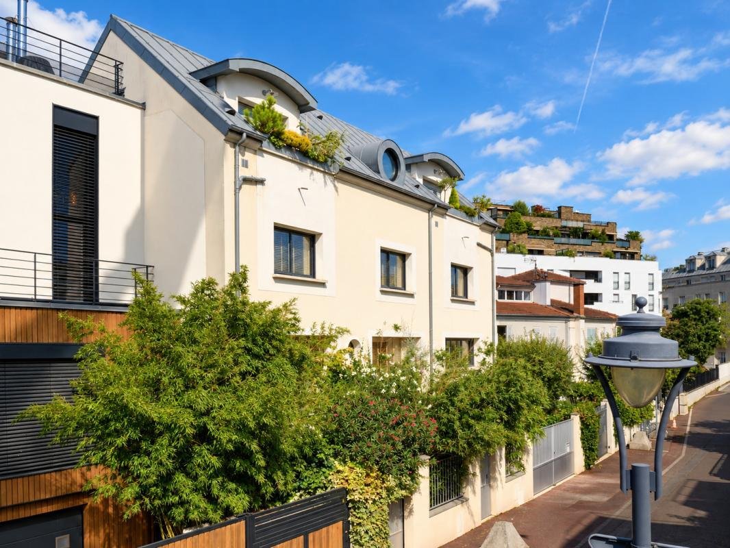 Villa in Espaces Jeunes, Issy-les-Moulineaux, France 1 - 18940636