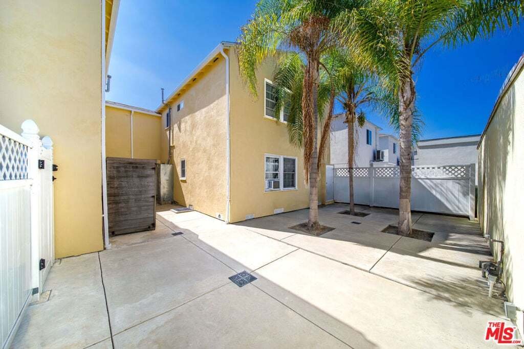 Los Angeles, California, United States 5 - 18942161