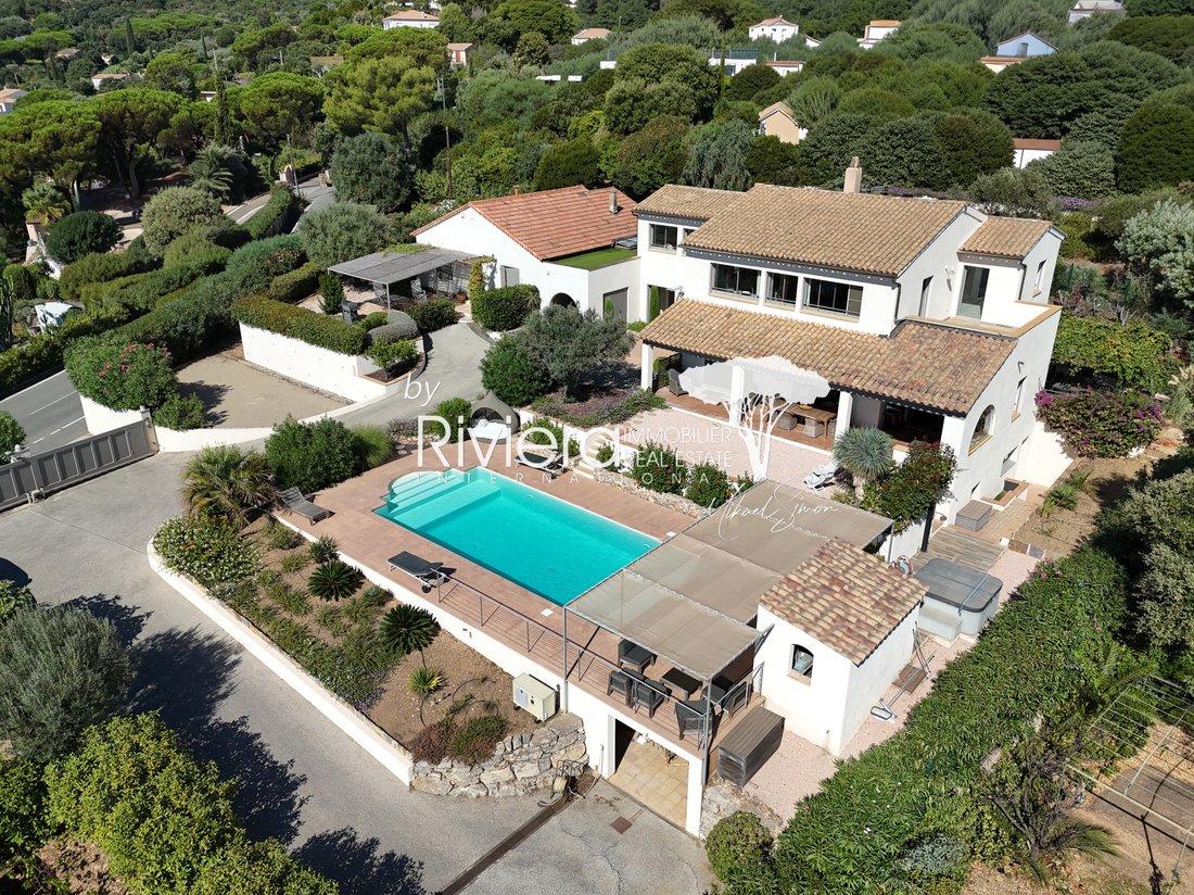 Estate in Nord, Cavalaire-sur-Mer, France 1 - 18940769