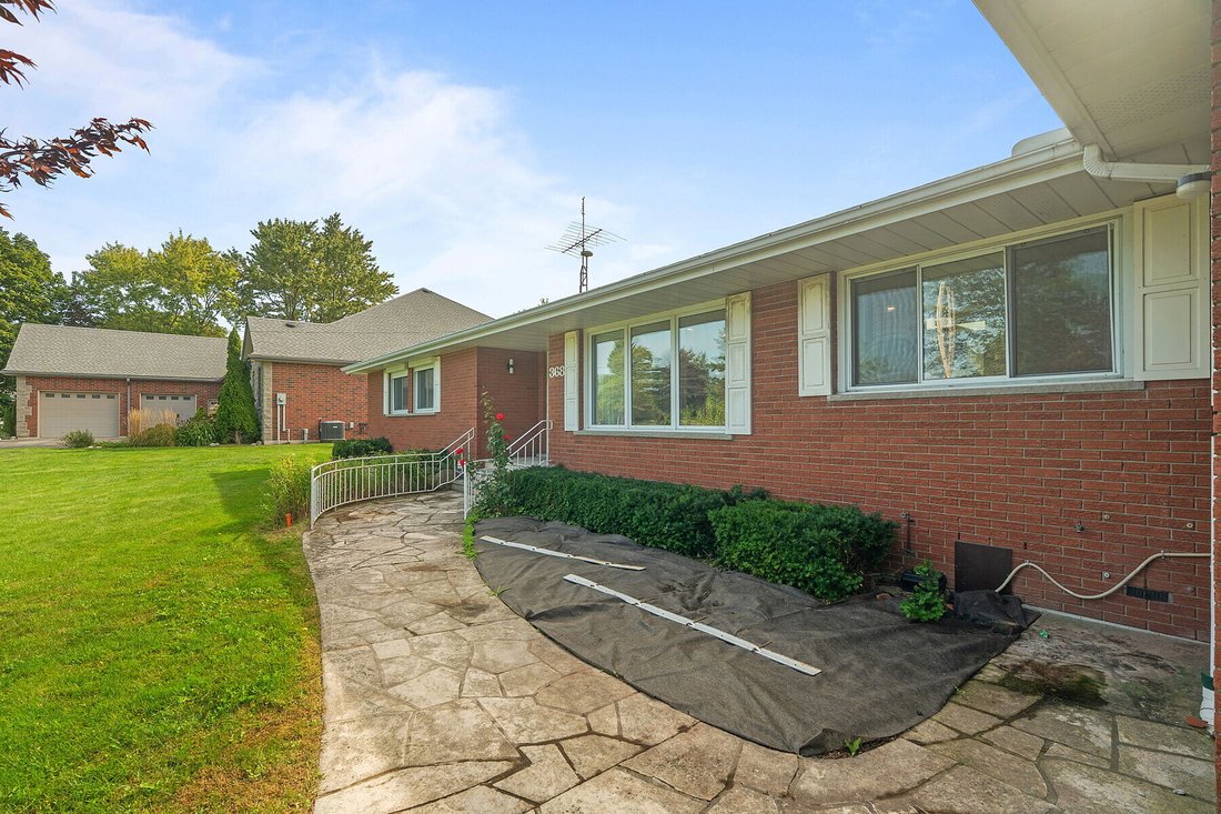 House in Hamilton, Ontario, Canada 4 - 18940984