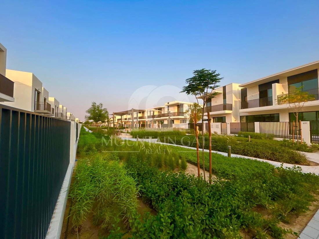 Townhouse in Ud al Bayda, Dubai, United Arab Emirates 4 - 18940556