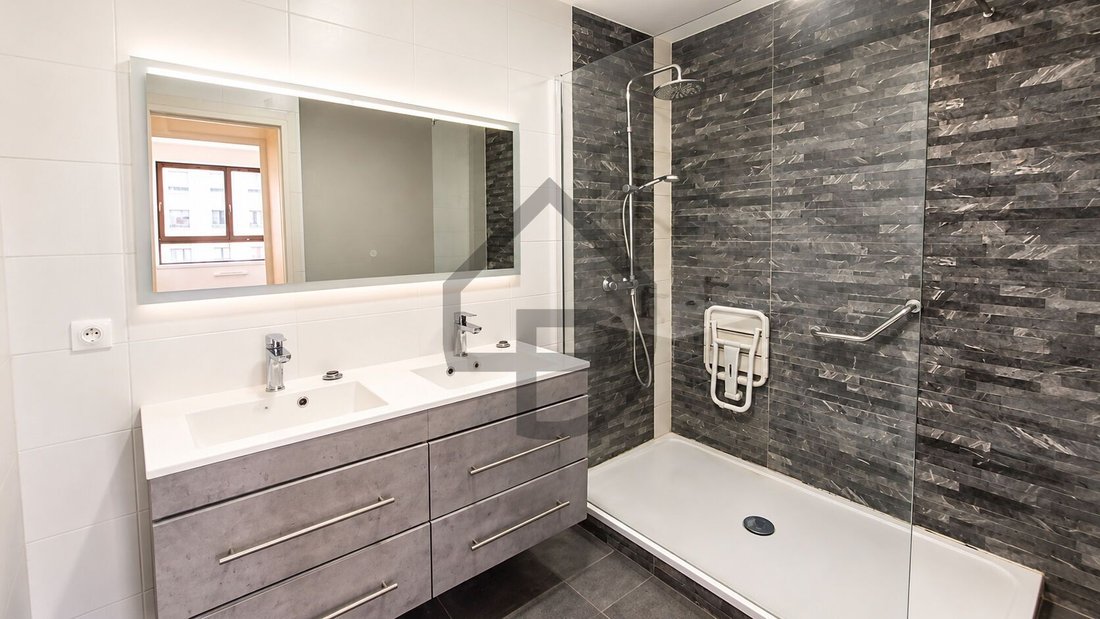 Apartment in Lorette-Martyrs, Paris 9e Arrondissement, Paris 4 - 18568862