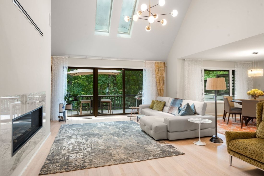 Townhouse in Newton, Massachusetts, United States 1 - 18941146