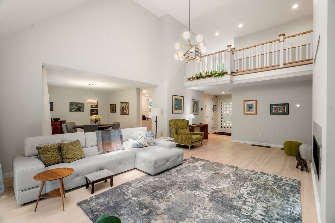 Townhouse in Newton, Massachusetts, United States 4 - 18941146