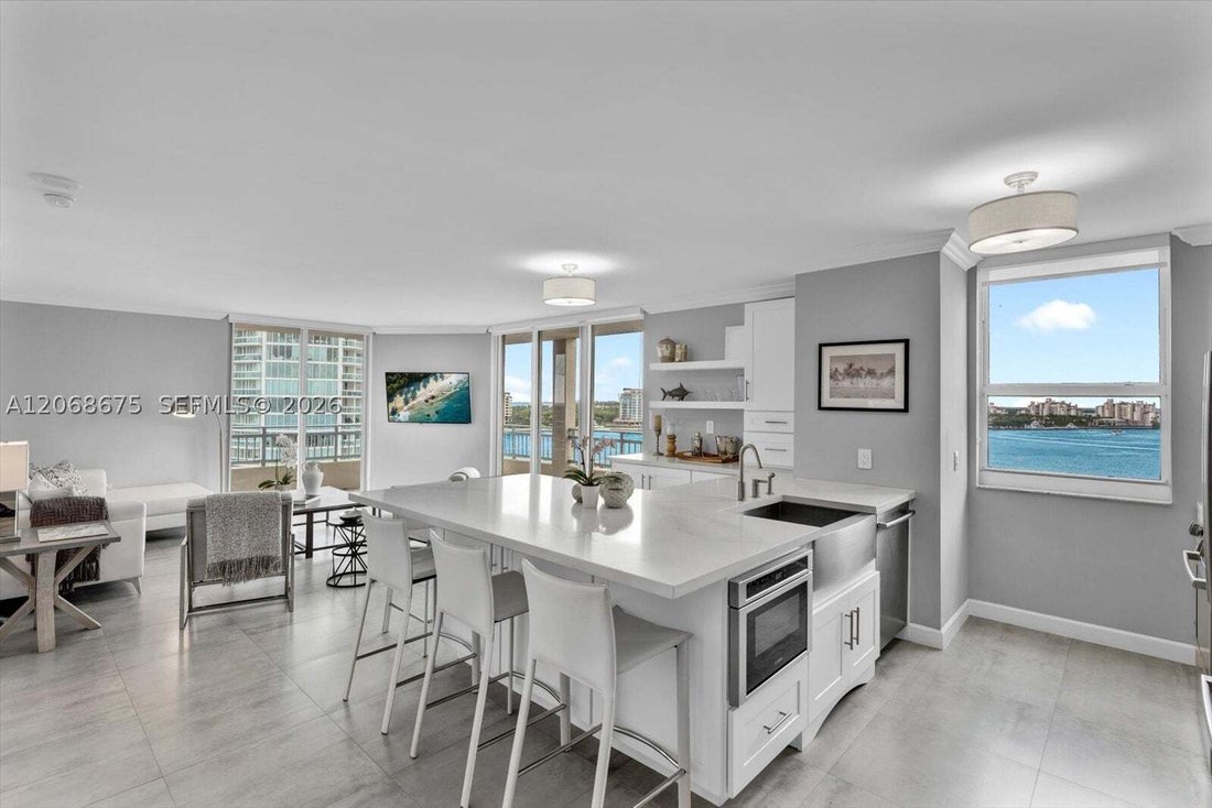 Condo in Miami Beach, Florida, United States 3 - 18630879