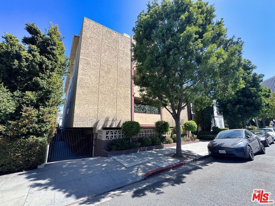 Beverly Hills, California, United States 2 - 18942143