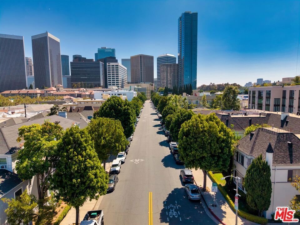Beverly Hills, California, United States 4 - 18942143