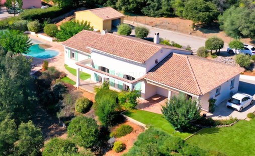 House in Centre, Les Arcs, France 1