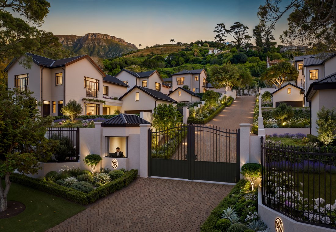 House in Constantia, Southern Suburbs, Cape Town 2 - 18941112