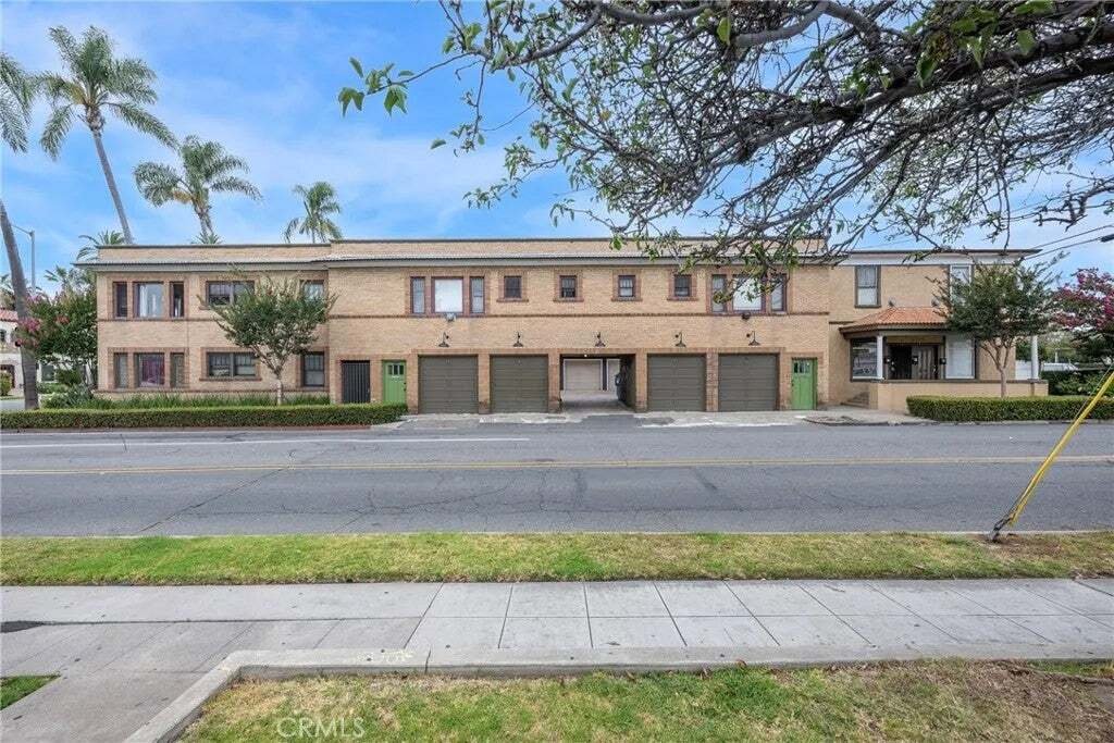 Santa Ana, California, United States 4 - 18277792
